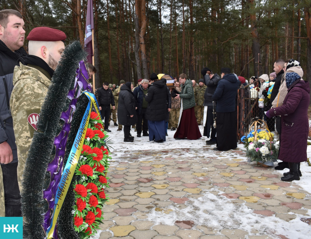 Зійшлося усе село: на Волині в останню дорогу провели полеглого на Курщині молодого Героя Сергія Зімича