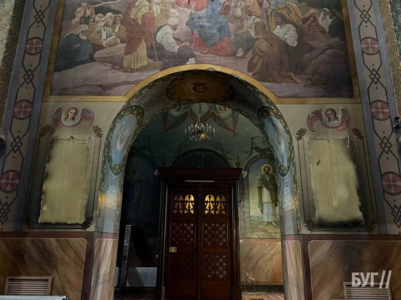 Порожні зали, сміття і зірване майно: що залишила УПЦ МП в Успенському соборі у Володимирі. Фото