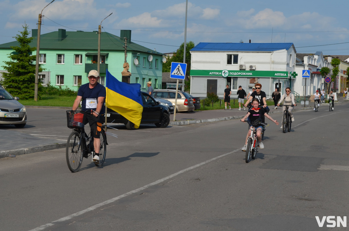 «Їду за Героя»: у місті на Волині вдруге провели благодійний велозаїзд на підтримку ЗСУ