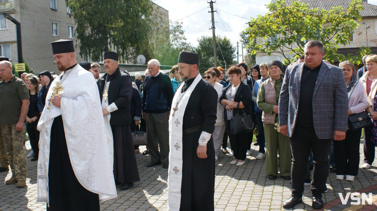 Повернувся додому після майже дворічної невідомості: Рожищенська громада зустріла «на щиті» Героя Віталія Козла. Фото