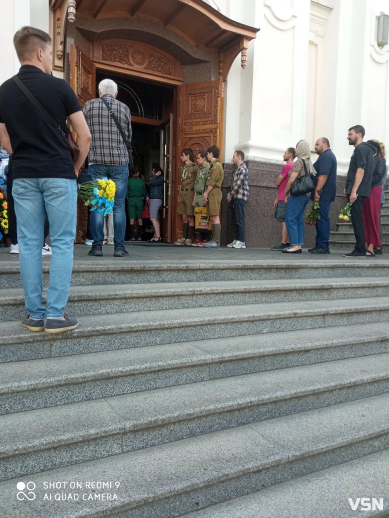Прийшли дуже багато людей: у Луцьку попрощалися із Героєм Ігорем Приступою. Фото