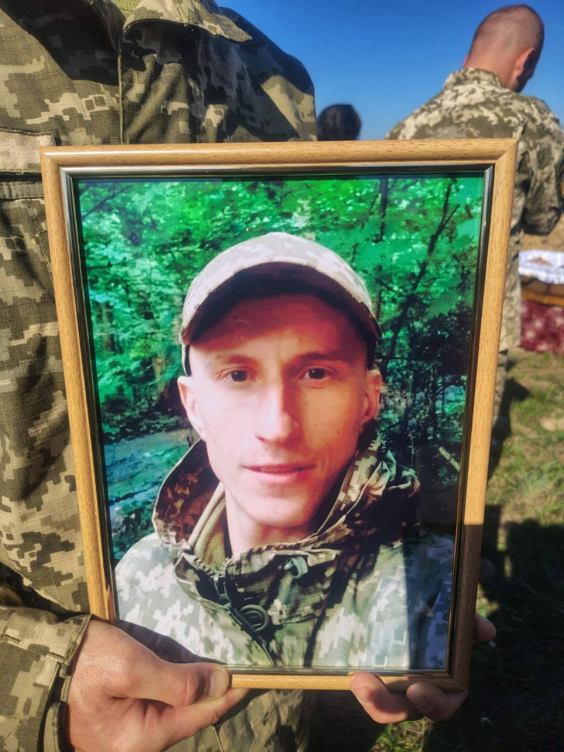 Йому назавжди 29: на Волині провели в останню путь Героя Дмитра Різника
