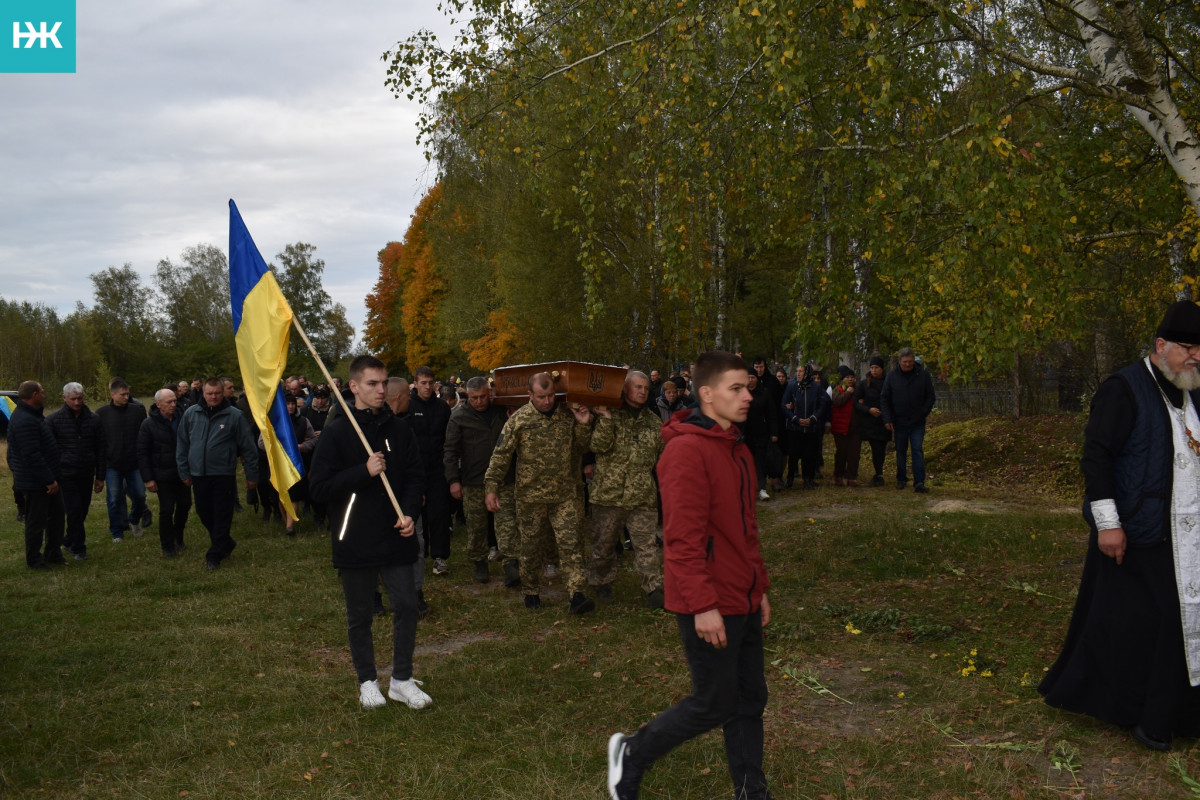 Громада у жалобі: на Волині в останню дорогу провели молодого захисника Станіслава Барана