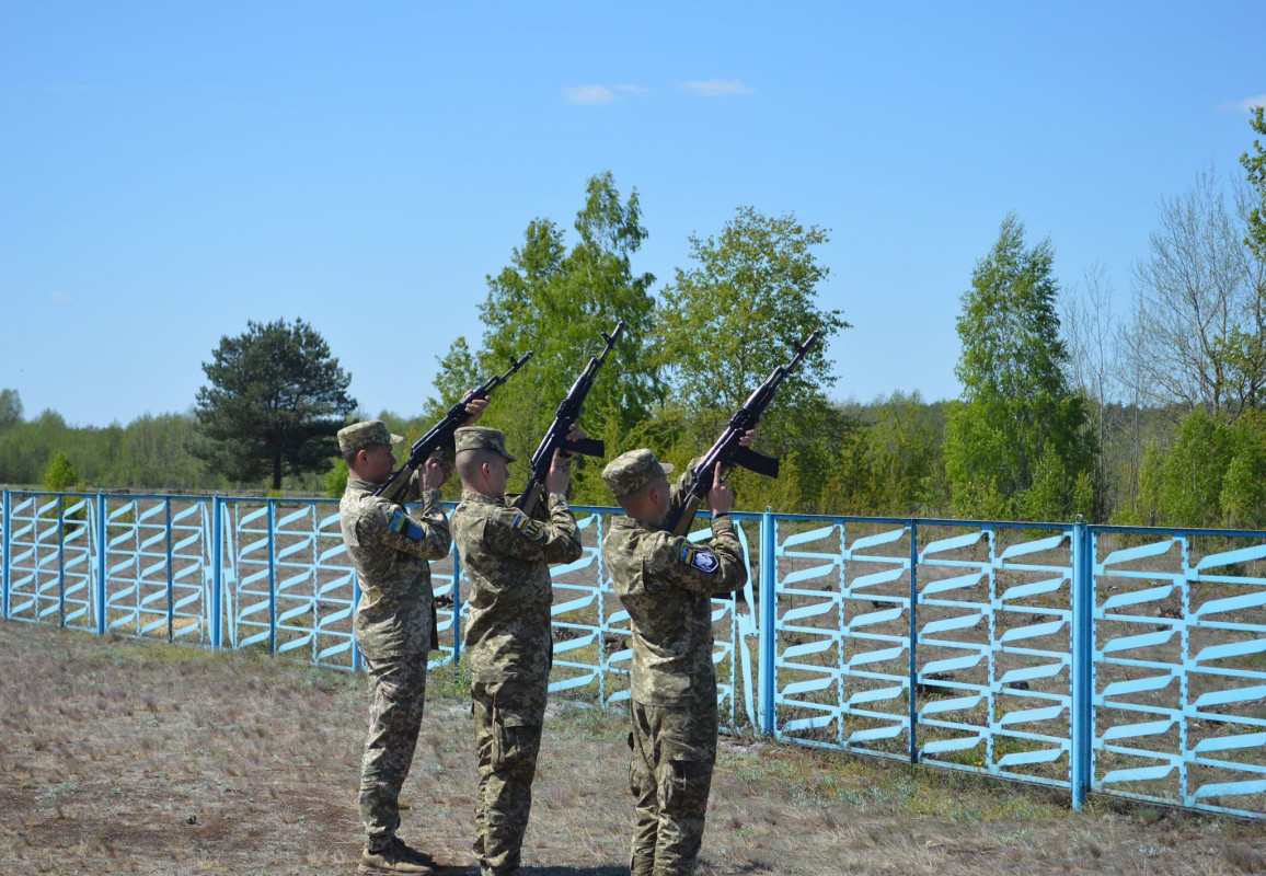 Залишилося двоє діток: на Волині попрощалися із загиблим прикордонником Олександом Жипою