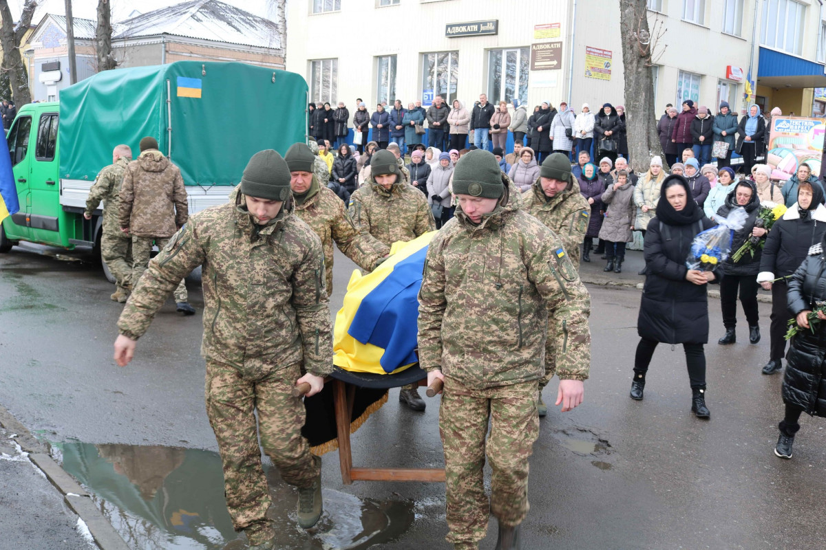 Чотири дні медики боролися за його життя: на Волині в останню земну дорогу провели Героя Ігоря Доманського