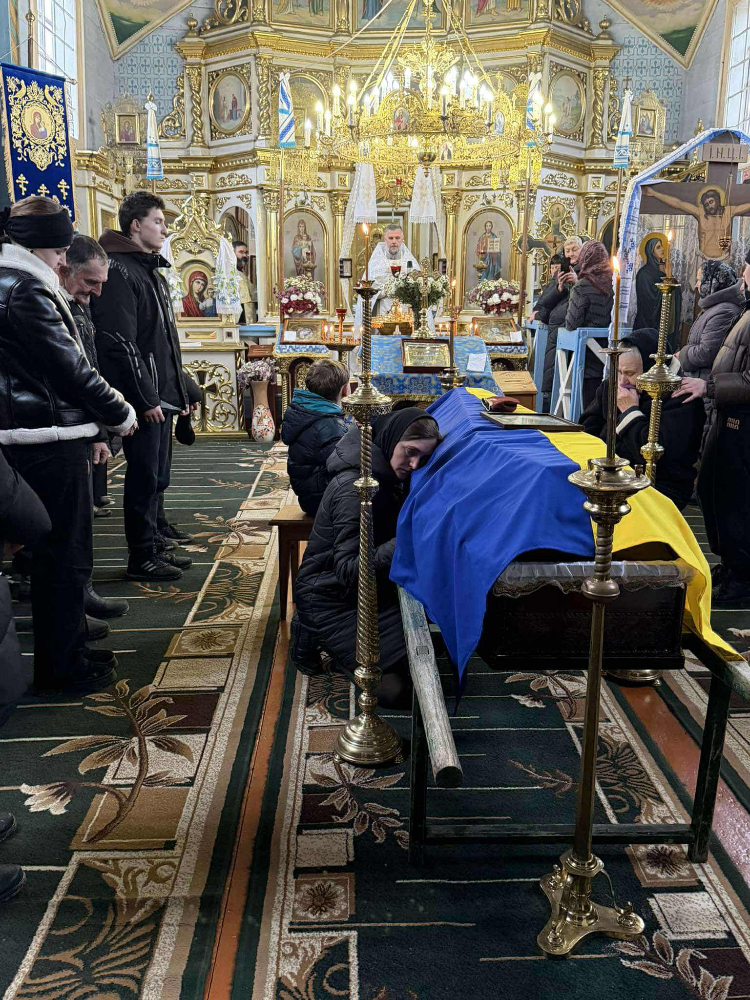 Для синів і донечок був татом, другом і порадником: на Волині в останню земну дорогу провели Героя Руслана Харчика