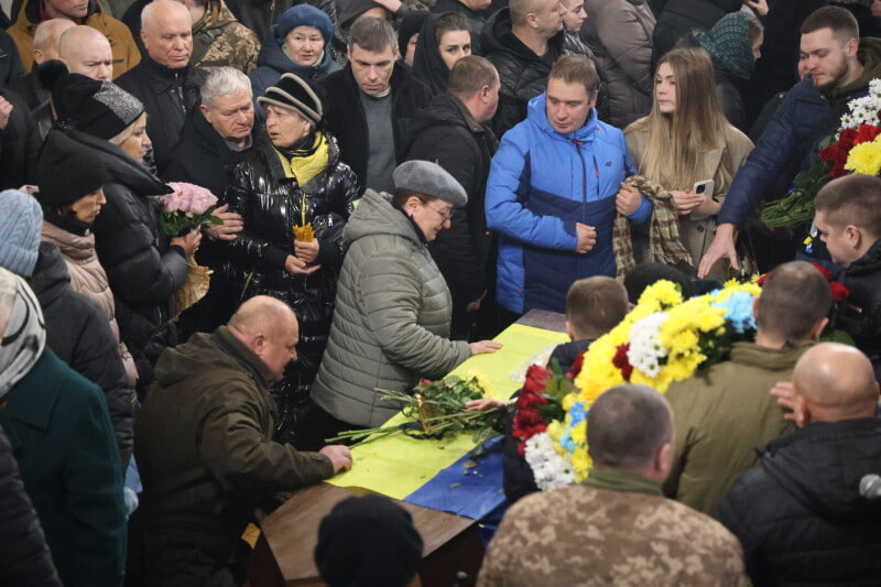 Два прощання в один день: у Луцьку в останню дорогу провели військовослужбовців Олександра Семенюка та Івана Кумброва