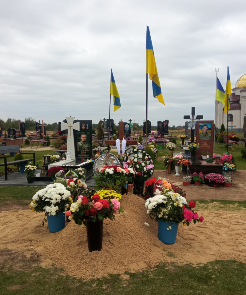 Серце зупинилося завчасно та несподівано у лікарні: на Волині поховали захисника Вадима Муца