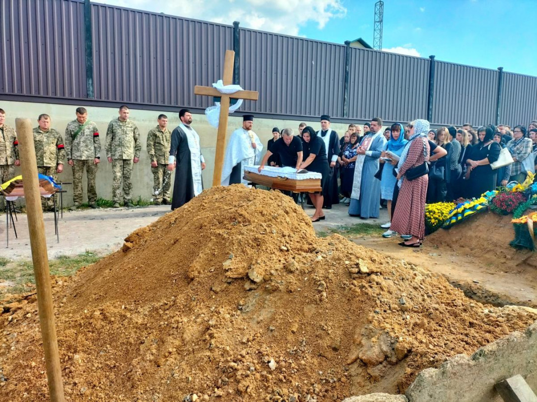 Рожищенська громада провела в останню земну дорогу свого наймолодшого захисника Івана Перія