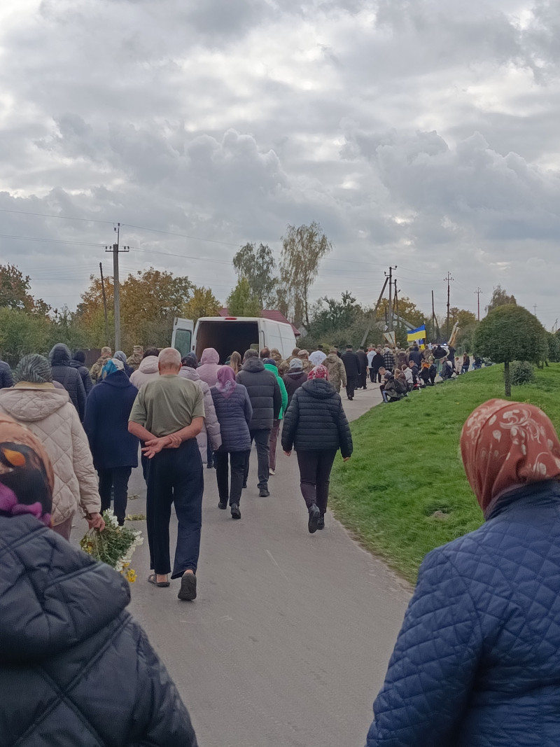 Його життя обірвалося на полі бою: на Волині в останню земну дорогу провели загиблого Героя Олександра Пальшина