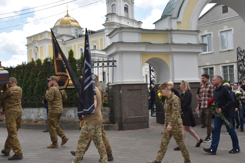 Загинули понад рік тому: у Луцьку попрощалися з двома Героями Андрієм Кравчуком та Романом Смалем