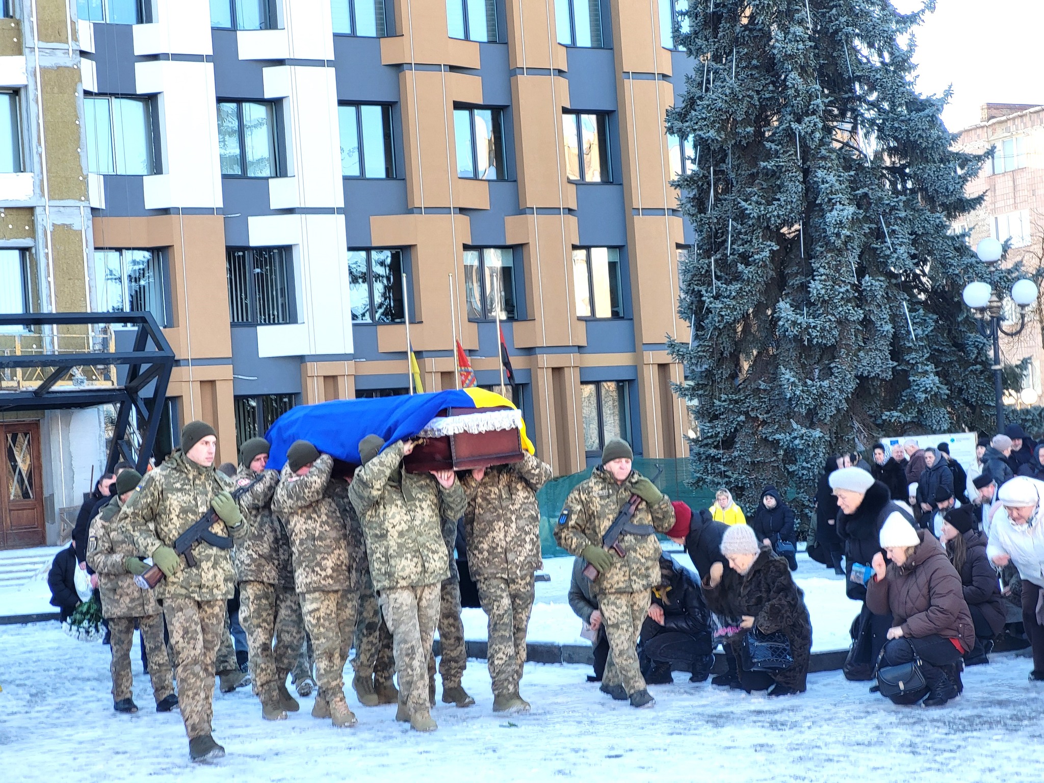 Загибель підтвердила ДНК-експертиза майже через 14 місяців: на Волині поховали Героя Романа Ющенка