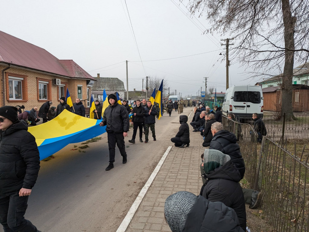 Завжди був готовий допомогти: на Волині провели в останню дорогу загиблого воїна Івана Оніщука