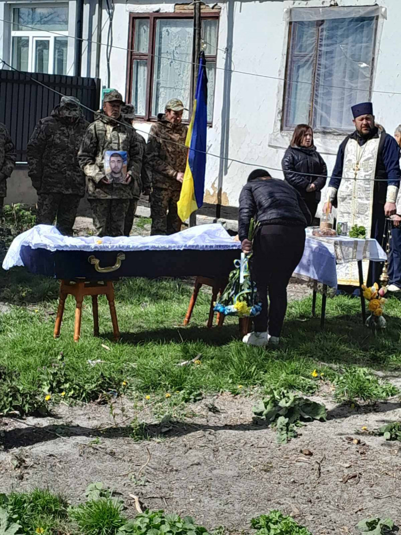 Навіки 41: на Волині попрощалися з ветераном війни Михайлом Сютриком