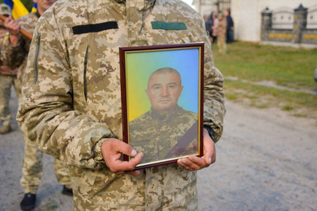 Життя обірвалося у дорозі: на Волині поховали Героя Олександра Барана