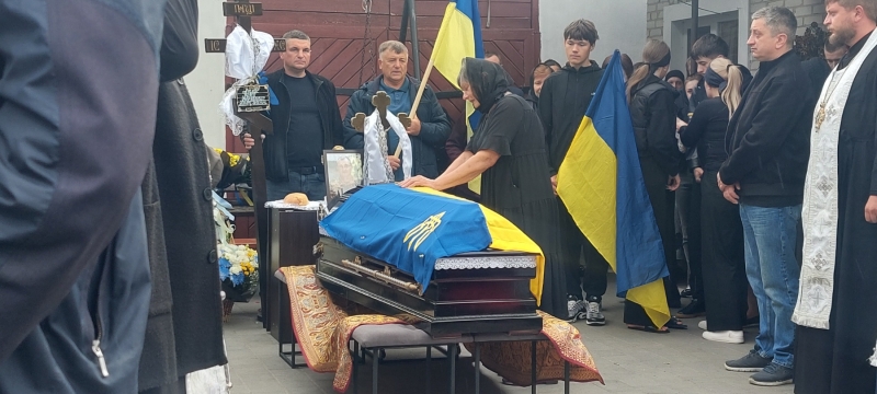Отримав несумісні з життям поранення: на Волині попрощалися з Героєм Юрієм Атласом