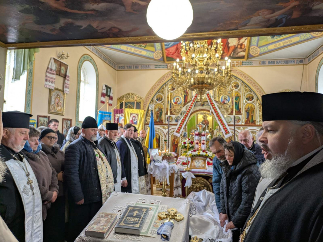Громада на Волині віддала останню шану загиблому Герою Віктору Гошку