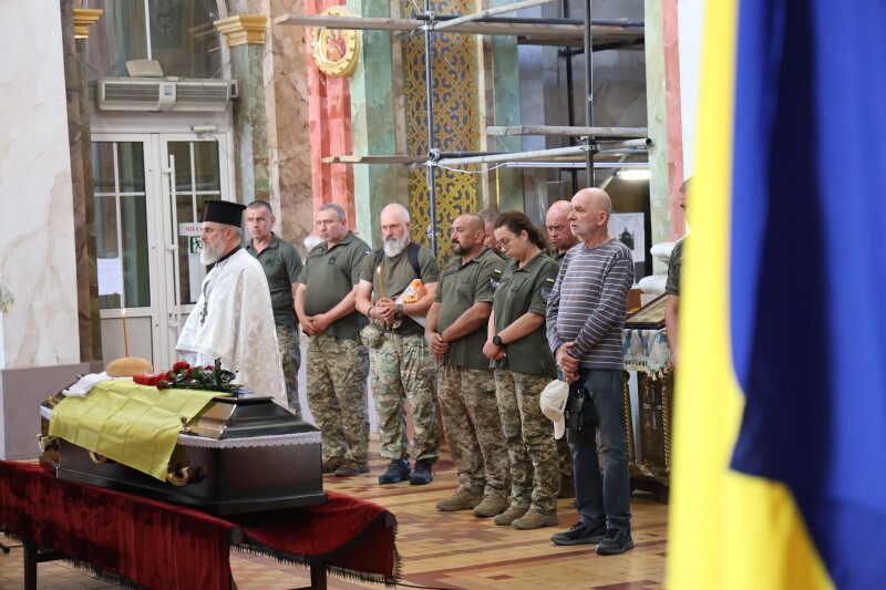 Загинув понад рік тому: у Луцьку в останню дорогу провели Героя Володимира Клименка