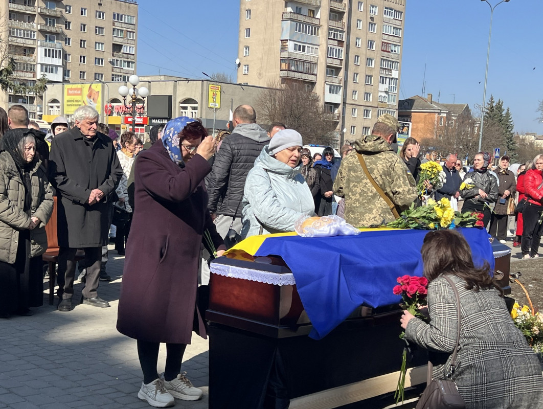 Другий день поспіль громада у жалобі: на Волині провели у вічність Героя Миколу Сахарчука