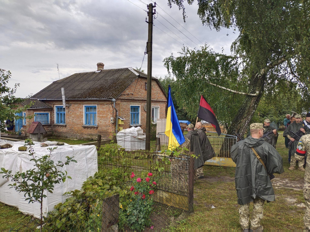 Був 3 тижні на передовій: громада на Волині попрощалася із 28 загиблим на війні Героєм-земляком Олександром Дубчуком