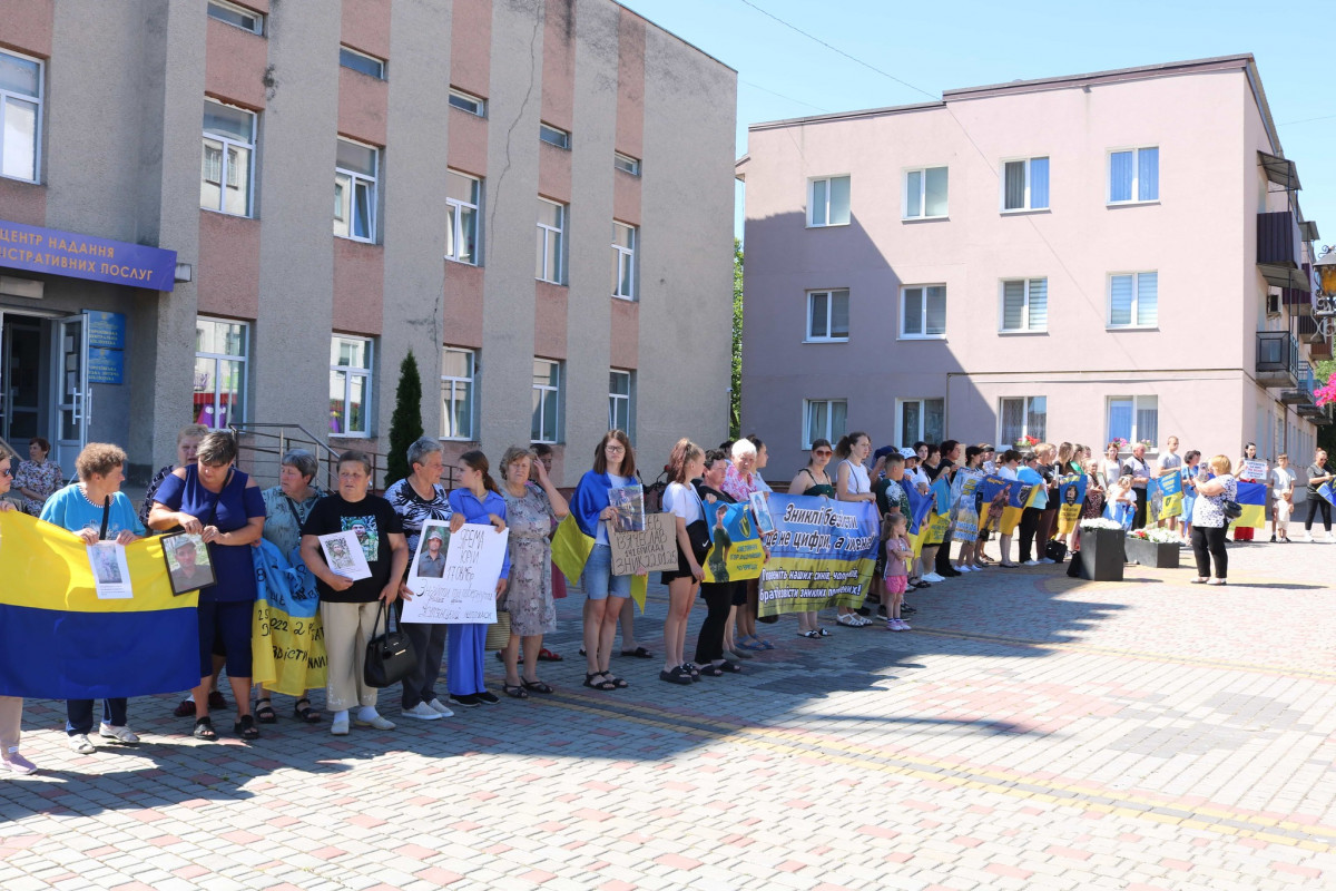 «Має повернутися кожен»: у місті на Волині провели акцію на підтримку полонених і зниклих безвісти військових
