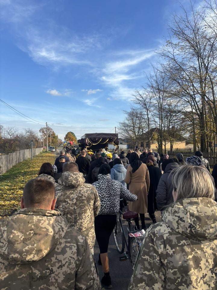 До останнього подиху боронив Україну: на Волині попрощалися із загиблим Героєм Іваном Кіпенем