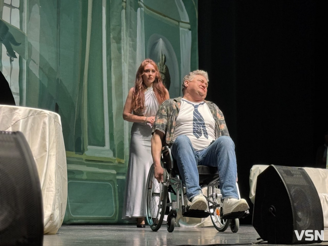 Комедія «Перевертень» у Луцьку: як минув театральний вечір