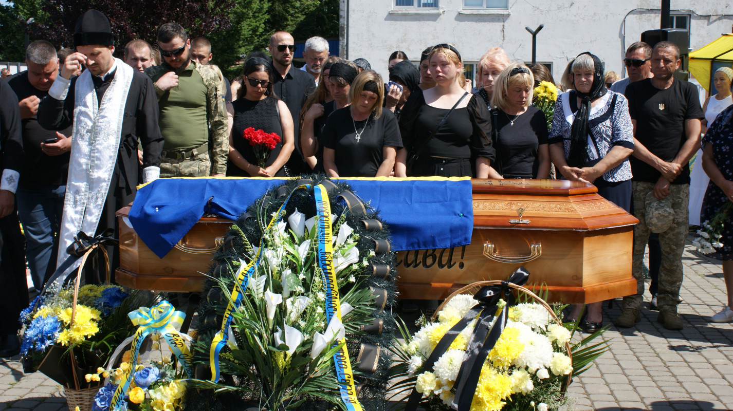 «За його голову окупанти обіцяли винагороду»: на Волині попрощалися з легендарним розвідником Віктором Зенцом