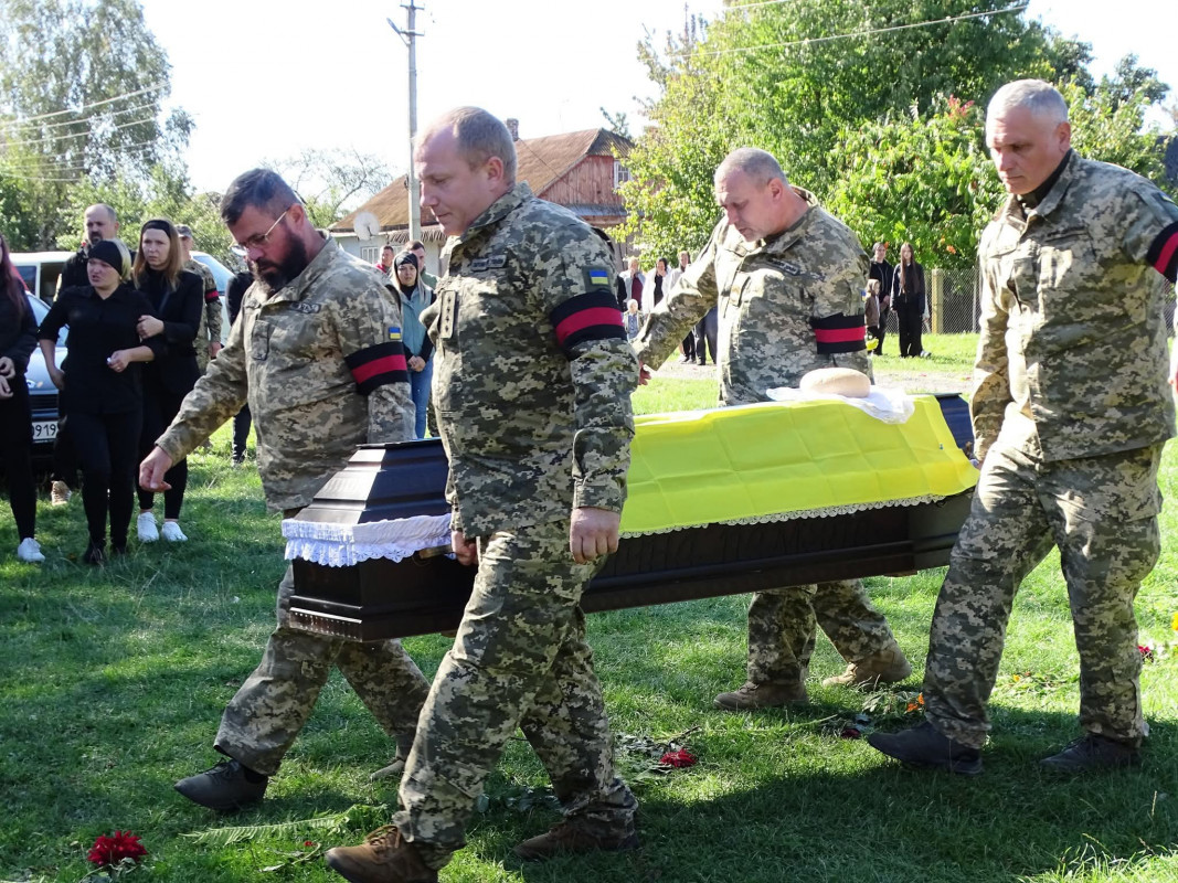 Війна забрала життя Героя: на Волині провели в останню путь Ігоря Бебеса