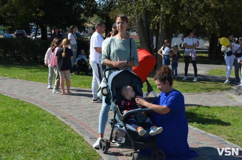 В місті на Волині на благодійному святі зібрали майже 150 тисяч гривень для ЗСУ. Фоторепортаж