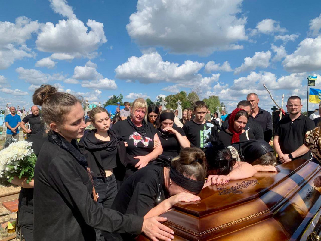 Три роки чекали на повернення: на Волині попрощалися із загиблим захисником Миколою Фоміним