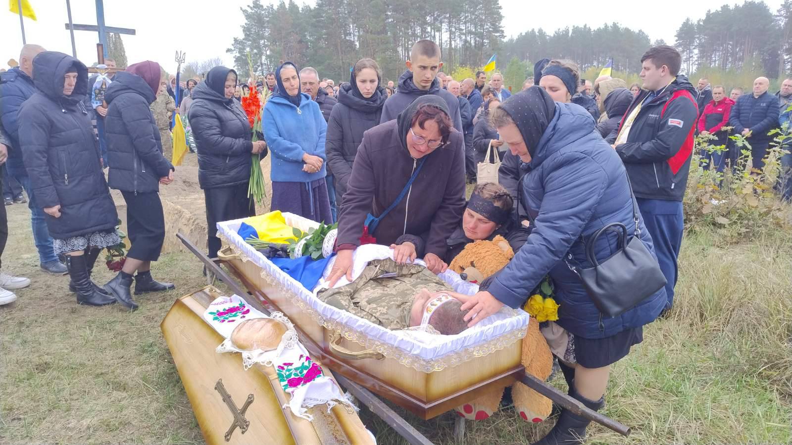 Загинув унаслідок ворожого обстрілу: на Волині попрощались з Героєм Іваном Горбачем
