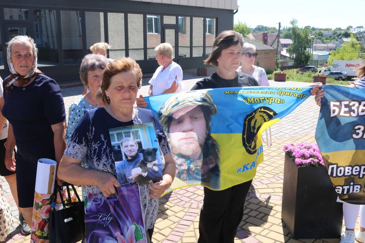 «Має повернутися кожен»: у місті на Волині провели акцію на підтримку полонених і зниклих безвісти військових