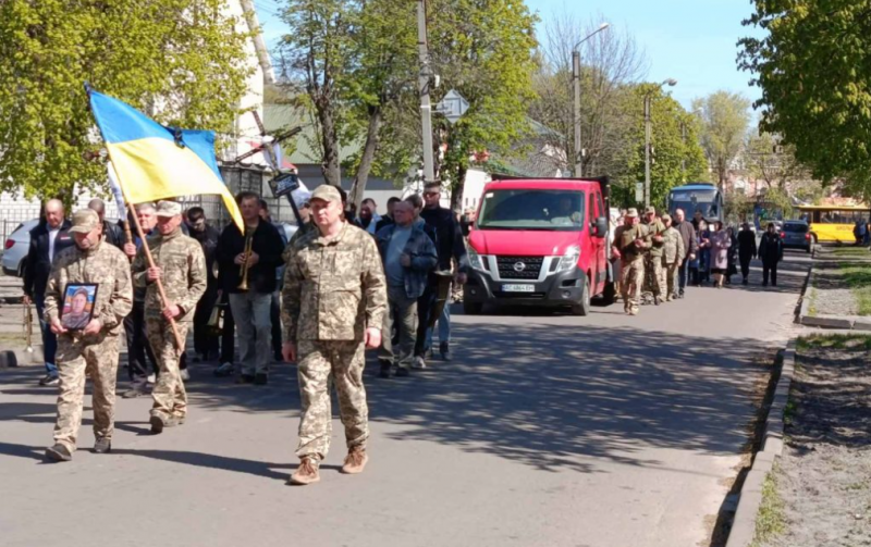 Життя обірвалося під час відпустки: волиняни провели в останню дорогу Андрія Сидорука