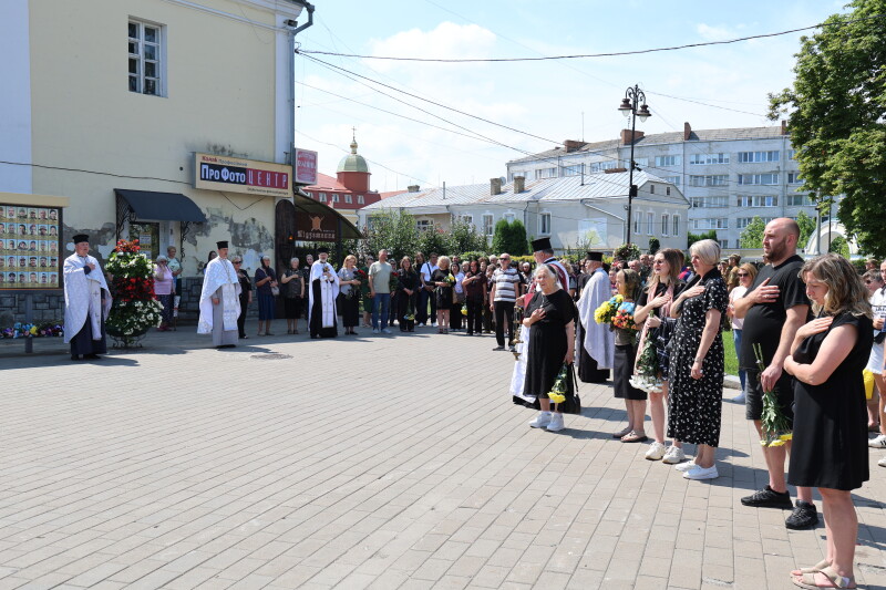 Загинули понад рік тому у Курській області: у Луцьку відбулося прощання з Героями Леонідом Матвійчуком та Олександром Єдинаком