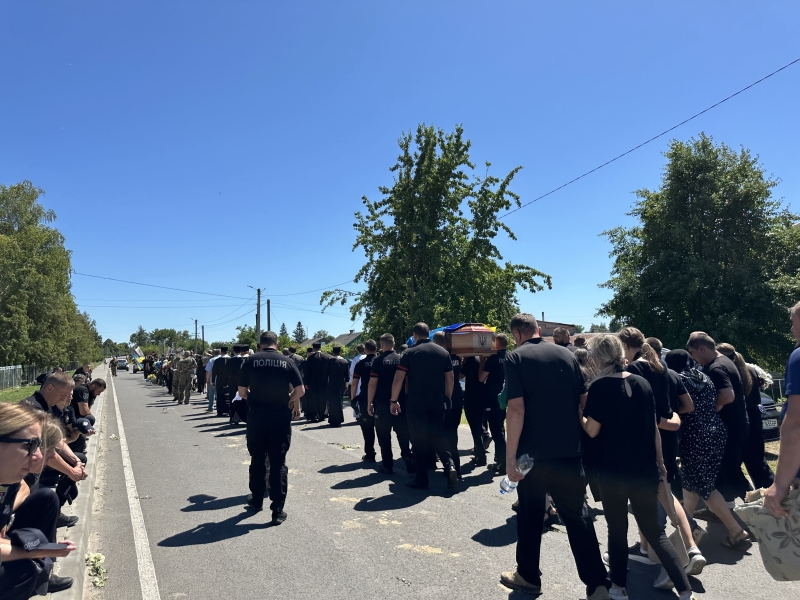 Поліцейський, що став Героєм: на Волині попрощалися з полеглим воїном Юрієм Кривошапкою