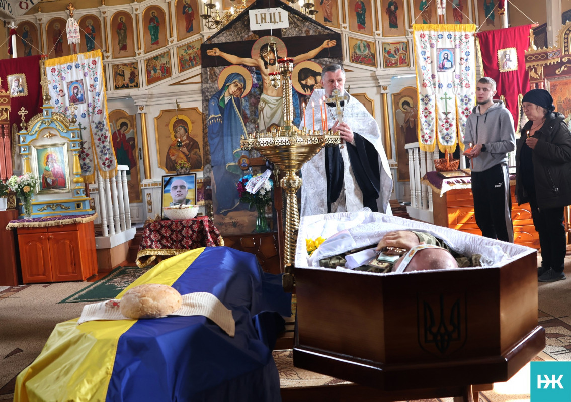 Пройшов АТО та пекло полону: на Волині попрощалися з Героєм Олександром Домальчуком