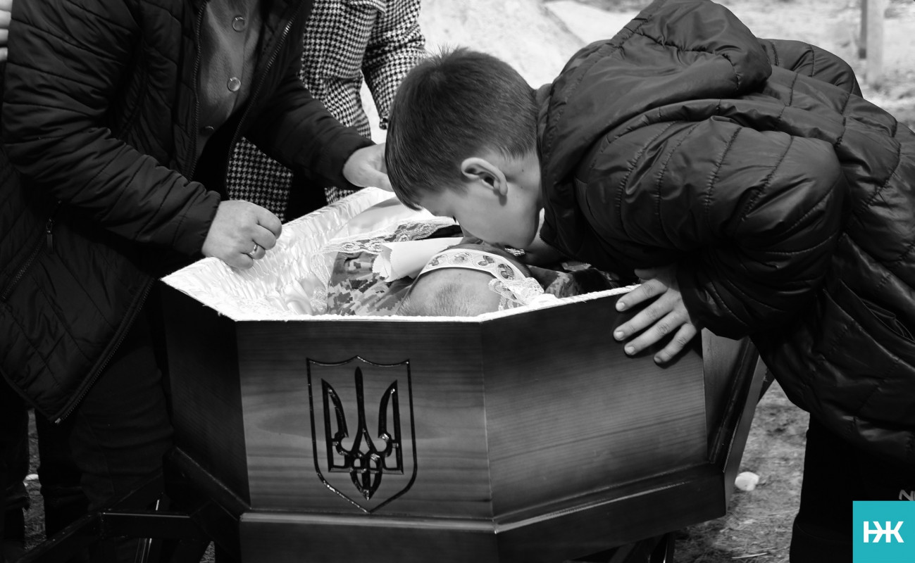 Пройшов АТО та пекло полону: на Волині попрощалися з Героєм Олександром Домальчуком