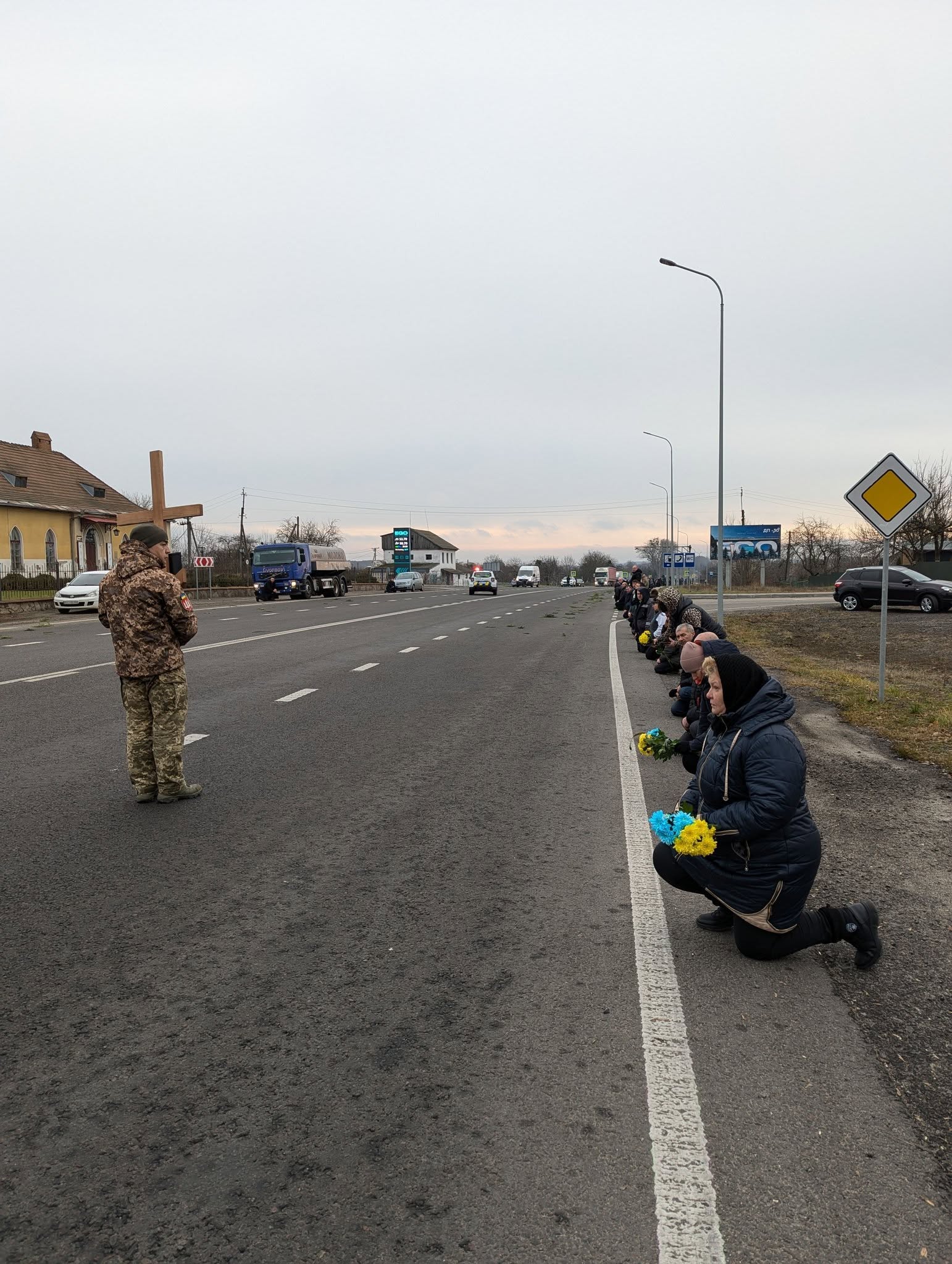 Серце зупинилося у лікарні: на Волині попрощалися з Героєм Олегом Котом