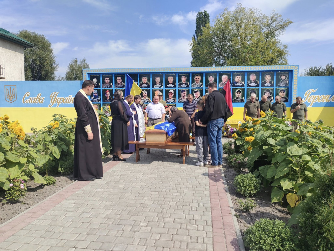 Навіки 40: на Волині похоронили загиблого офіцера Романа Дудика