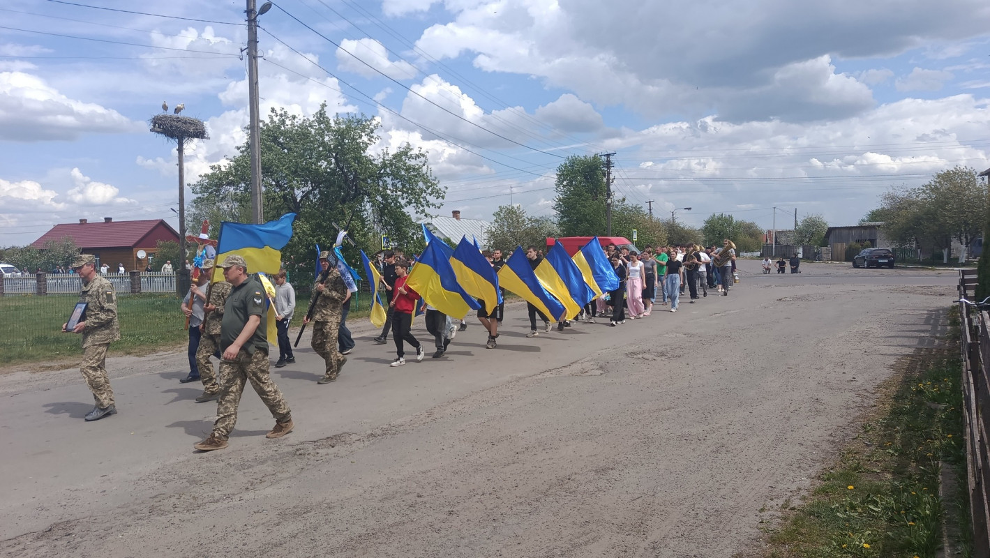 Загинув за день до 46-річчя: на Волині поховали Героя Олександра Басюка