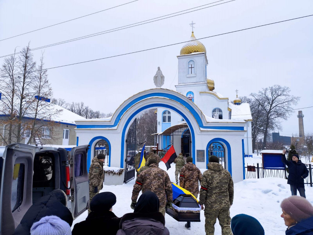Загинув понад 9 місяців тому: у Луцькому районі попрощалися із захисником Олександром Кувшиновим