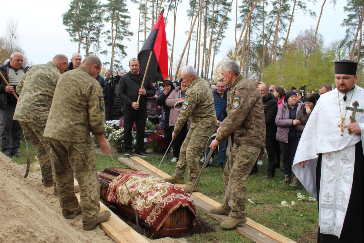 Маленький син ніколи більше не побачить тата: на Волині попрощалися з Героєм Миколою Мясковським