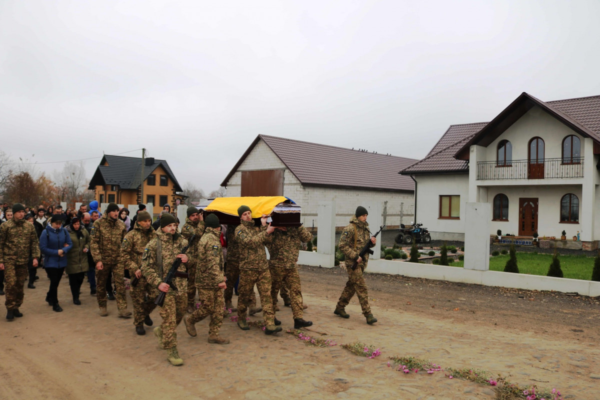 Війна забрала життя батька й сина: на Волині попрощалися з 22-річним спецпризначенцем Назаром Кравчуком