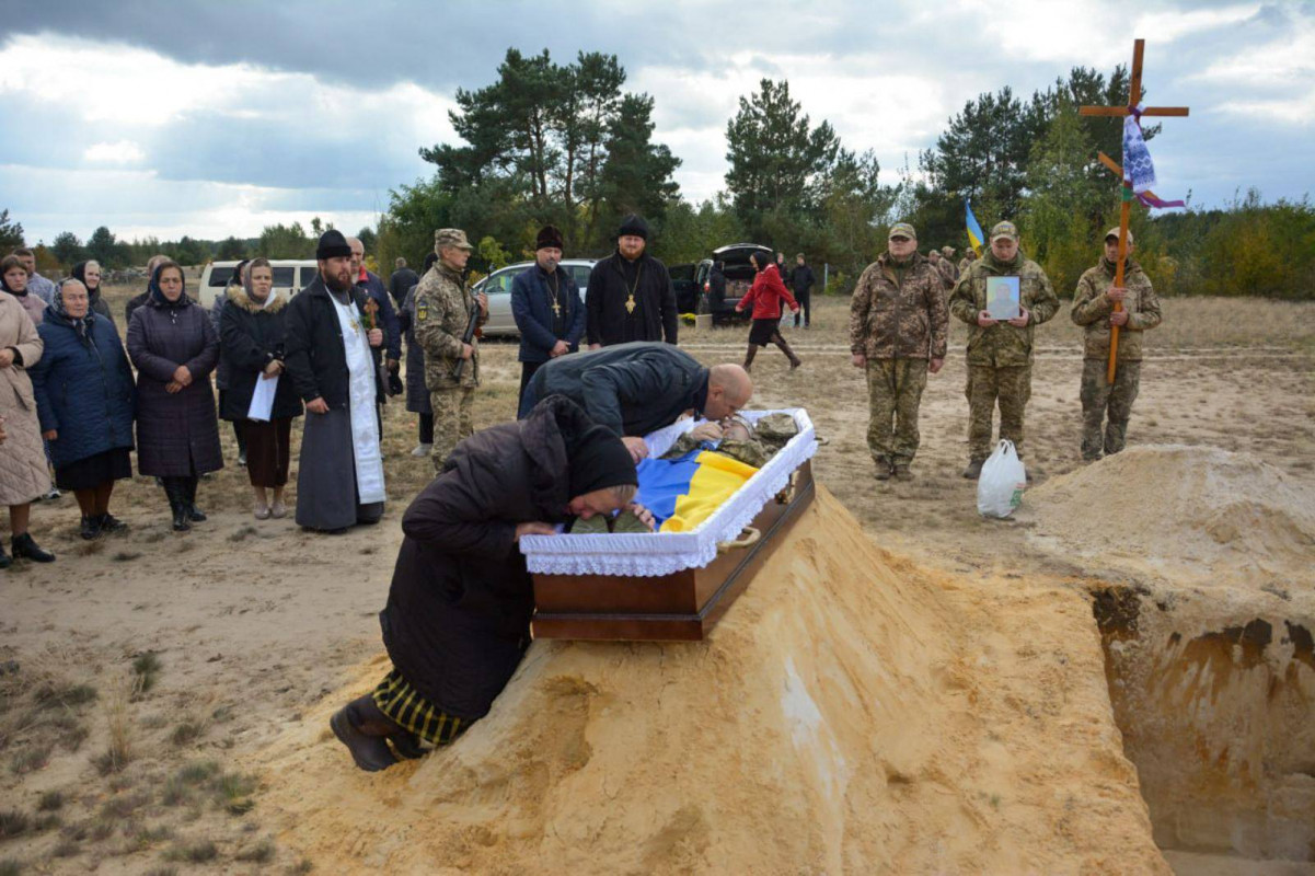 Життя обірвалося у дорозі: на Волині поховали Героя Олександра Барана
