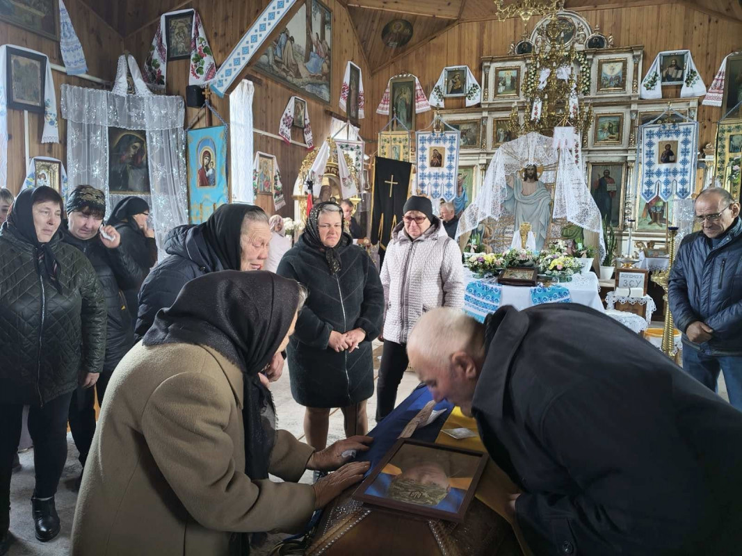 Рівно через рік після загибелі на Волині провели в останню дорогу Героя Юрія Камця