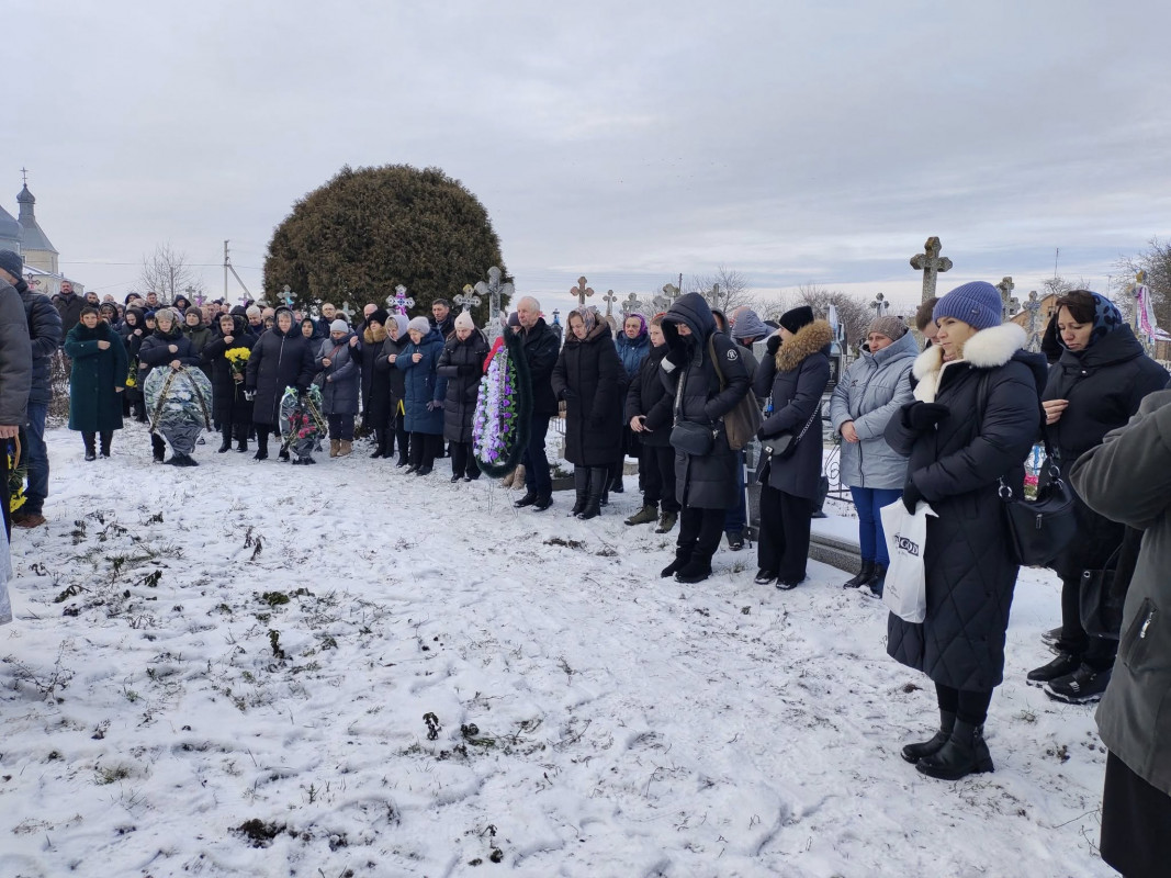 Життя обірвалося у військовій частині: на Волині в останню путь воїна Олега Симоновича