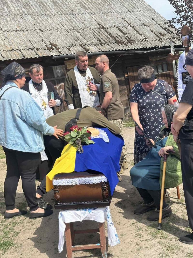 Назавжди в строю: на Волині попрощалися із захисником України Андрієм Вересом