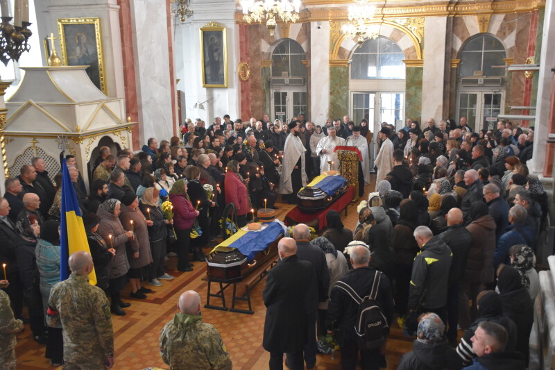 Луцьк попрощався із двома Героями — Анатолієм Андрусиком та Богданом Новосадом