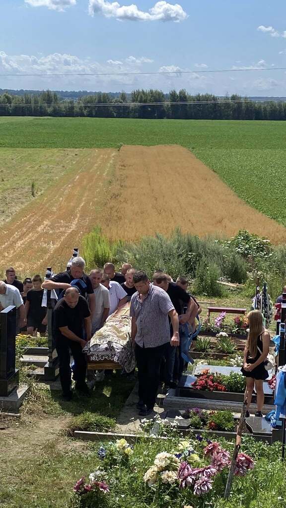 Вічна дорога додому: Волинь попрощалася з полеглим захисником Миколою Корукою